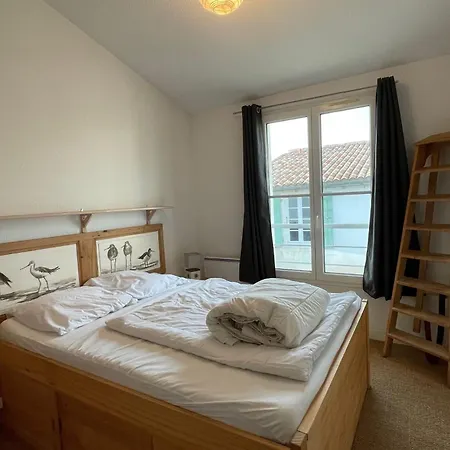 Very Bright Nest With Terrace In The Village La Flotte