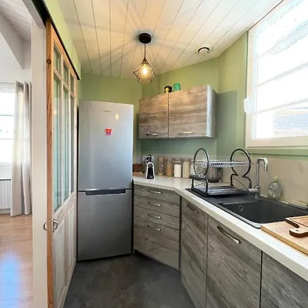Very Bright Nest With Terrace In The Village * La Flotte