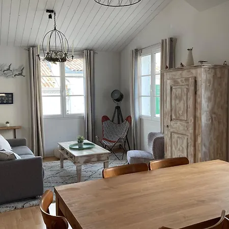 Very Bright Nest With Terrace In The Village Apartment La Flotte